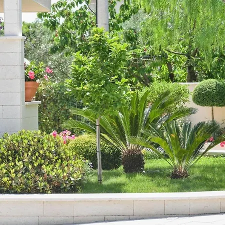 Apartment With A Parking Space - 15790 Zadar